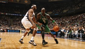 bti体育官网-足坛巨星客串NBA？莱万多夫斯基关键助攻助湖人险胜，全网炸锅！